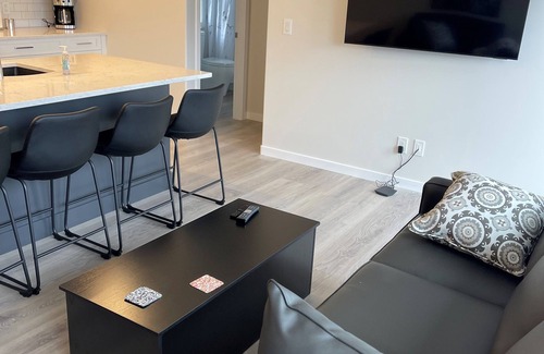 Central Okanagan House | Discounted Intro pricing and steps from Lake Okanagan