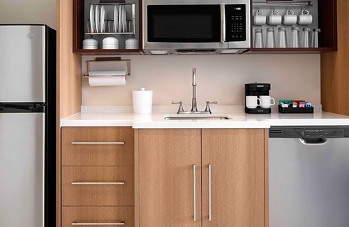 Des Moines Hotel | Discover Des Moines from a Cozy Suite Near Capitol – 3.1 Miles