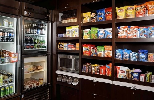South Kansas City Hotel | Discover Kansas City! 2 Pet-Friendly Units, Short Drive To Nelson Atkins Museum!