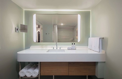 Flagami Hotel | Discover Miami! Two Units to Enjoy! Close to Merrick House and Gardens
