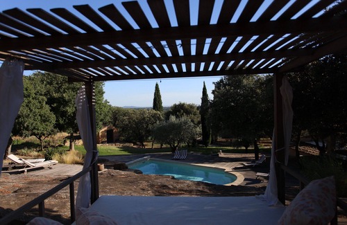 Beaumes-de-Venise Villa | Discover our charming mas with swimming pool for rent in Provence.
