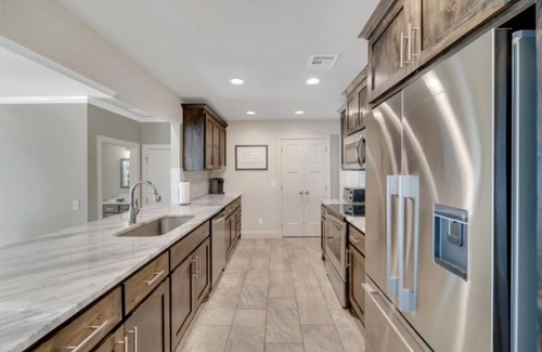 Vinita House | Discover the Ultimate Lakefront Oasis, Grand Point Escape, Dock, Sleeps 14