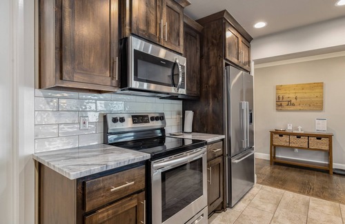 Vinita House | Discover the Ultimate Lakefront Oasis, Grand Point Escape, Dock, Sleeps 14