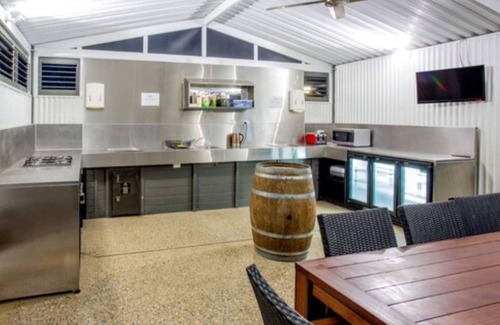 Freeburgh Cabin | Discovery Parks - Bright