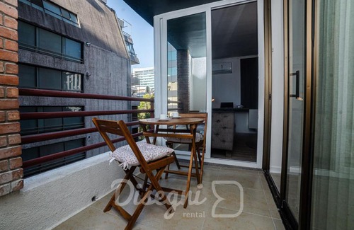 El Golf Apartment | Disegni 10 - Departamento El Golf, Cercano a Costanera Center