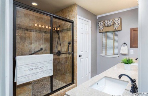 Live Oak House | Disinfected CLEAN for perfect San Antonio getaway!