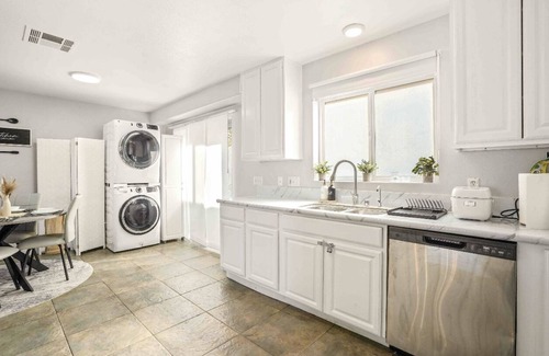 Westminster House | Disney Delight Retreat: Spacious 3BDRM with Foosball/Air Hockey.