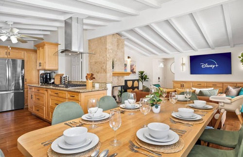 Southwest Anaheim Bed & Breakfast | Disney Jungle Escape: Hot Tub, Games & King Beds