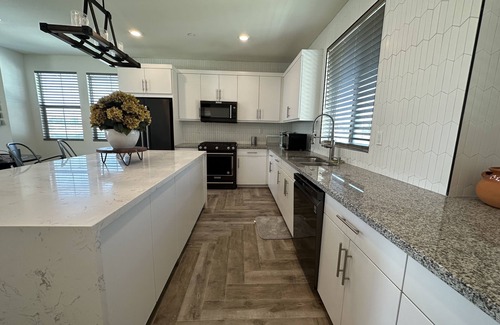 Riverview West House | Disneyland Getaway! 3BR 3.5 BATHS 4 Miles From Disney - Modern Detached