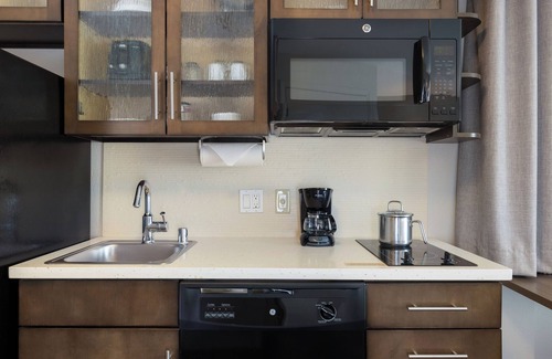 Anaheim Resort Hotel | Disneyland Getaway! Pool, Onsite Parking, Pet-Friendly, Close to Disneyland!