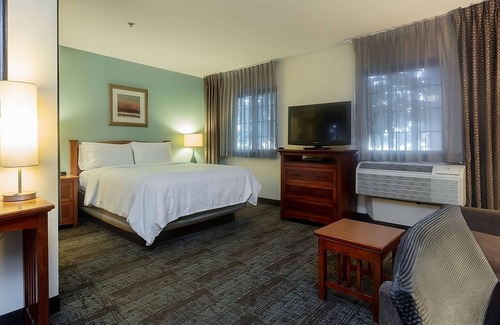Anaheim Resort Hotel | Disneyland Trip Near Coral Tree Park w/Full Kitchens! Pets Allowed & Parking!