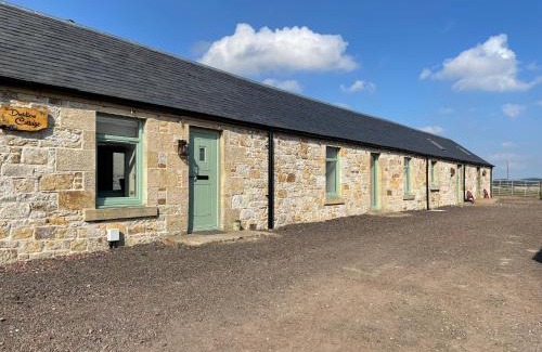 Lanark House | Distillers Cottage, Peaceful rural retreat in Lanarkshire, onsite craft distillery, hot tub, bbq hut, central for exploring Scotland