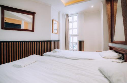 Varosh Apartment | District