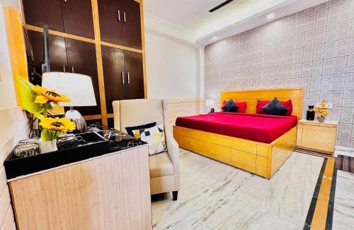 New Delhi Hotel | Divine Inn Hotel Near Rajouri Garden Main Market