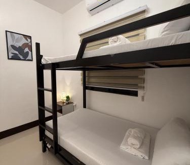 General Santos House | DJS TRANSIENT Home near Airport, Netflix, Fast Wifi, Hot &Cold Shower