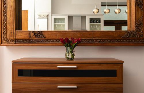 Redcliffe Apartment | დLUXURY & Spacious Duplex in the Heart of Chelseaდ