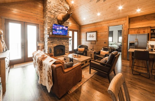 Preston House | DMR Cabin 1 | Two-Level | Game Room | Max Capacity 17