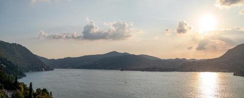 Blevio Apartment | DN ART ROYALE - APT N vasca idromassaggio interno piano terra -APT D esclusivo terrazzo esterno con jacuzzi