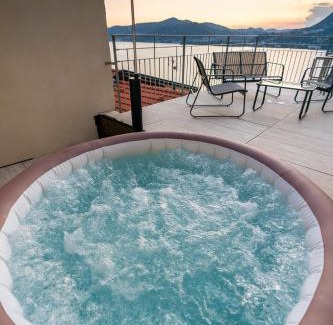 Blevio Apartment | DN ART ROYALE - APT N vasca idromassaggio interno piano terra -APT D esclusivo terrazzo esterno con jacuzzi