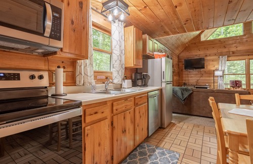 Shell Knob Cabin | Do you have an anniversary coming up? This is the perfect place!