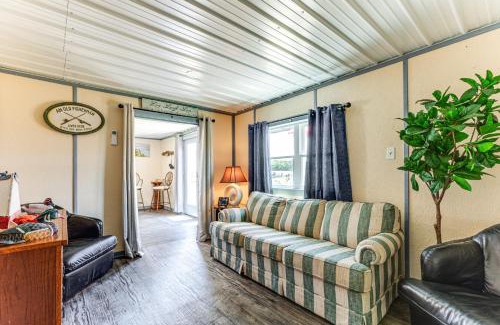 Avenue House | Dock Access Waterfront Cottage in Avenue!