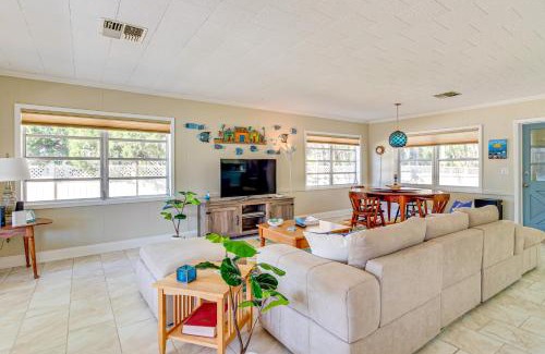 Homosassa House | Dock and Lanai Riverview Homosassa Escape!