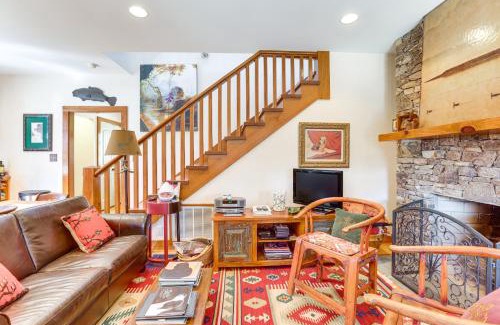 Argo House | Dock, Canoe and Patio Lakeside Cottage in Alabama