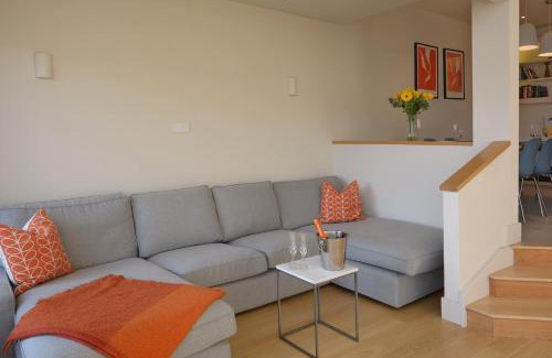 South Cerney House | Dock Holiday