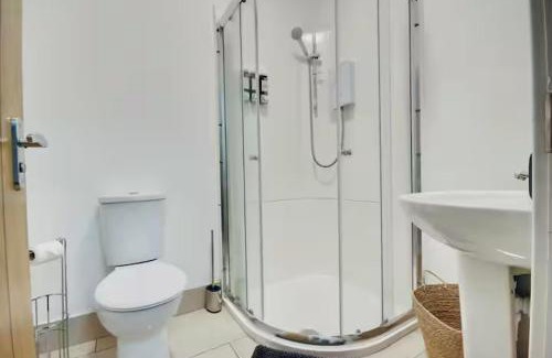 Portsmouth Apartment | Dockhouse Apartments S12-Ground-Floor Studio Near City Centre