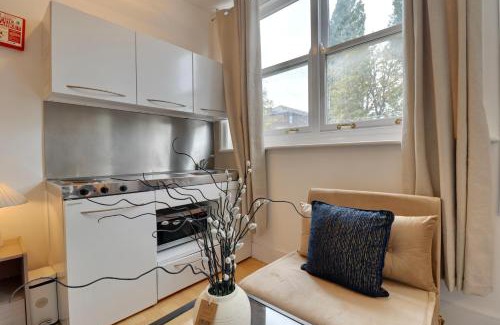 Portsmouth Apartment | Dockhouse Apartments S12-Ground-Floor Studio Near City Centre