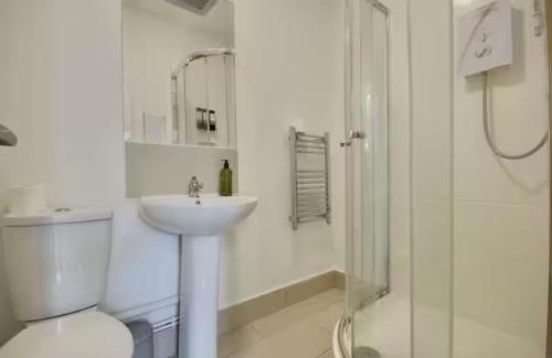 Portsmouth Apartment | Dockhouse Apartments S12-Ground-Floor Studio Near City Centre