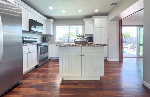 Coral Ridge Isles House | Dockside Daydreams, Cozy, Canal Front with Pool