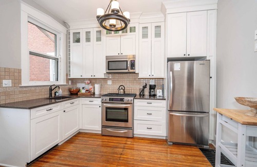 Dayton House | Doctor’s Retreat w/Hot Tub