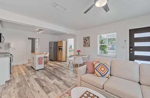 Park East House | Dog & Family Friendly, Walk to Downtown & Payne Park, Close to Beaches