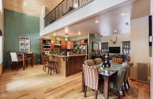 Heber House | Dog-friendly lodge in the pines with hot tub, firepit, fireplaces & great deck
