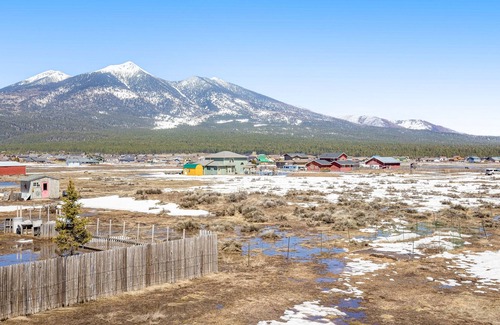 Fort Valley House | Dog-friendly 2-story home with mtn views, private hot tub, deck, fireplace, W/D