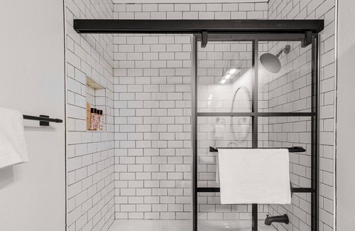 Fort Valley House | Dog-friendly 2-story home with mtn views, private hot tub, deck, fireplace, W/D