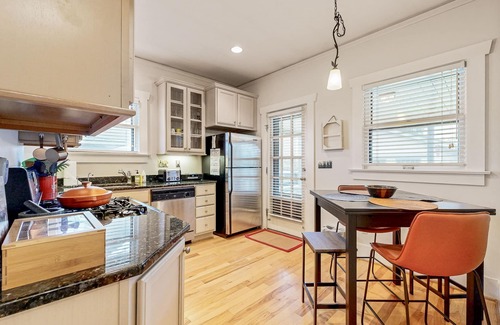 Rose City Park House | Dog-friendly Beaumont Craftsman with covered porch & yard - walk to bars/dining