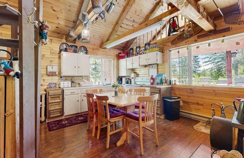 Cascade Cabin | Dog-friendly cabin with a great outdoor space in a peaceful location