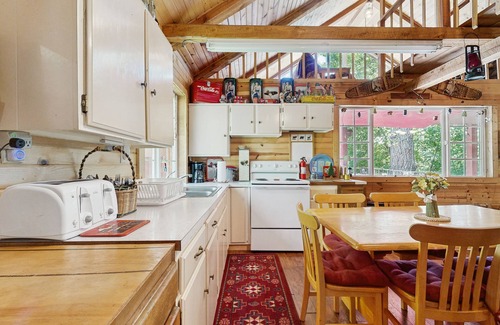 Cascade Cabin | Dog-friendly cabin with a great outdoor space in a peaceful location