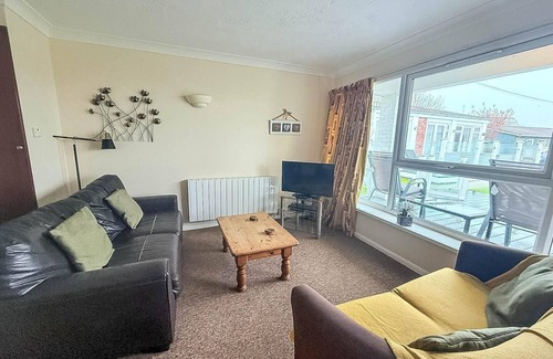 Oulton Broad Ski Chalet | Dog friendly chalet at Broadland Park and Marina in Lowestoft ref 12027B