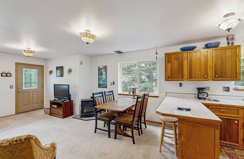 Girdwood Ski Chalet | Dog-friendly chalet with quiet location & fireplace - close to the ocean