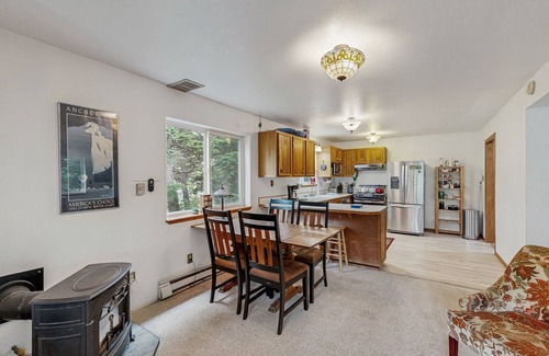 Girdwood Ski Chalet | Dog-friendly chalet with quiet location & fireplace - close to the ocean