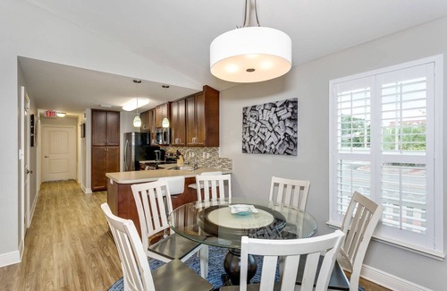 Downtown House | Dog Friendly - Charming Downtown Cottage - Handicap Accessible - Fast WiFi - Off Street Parking