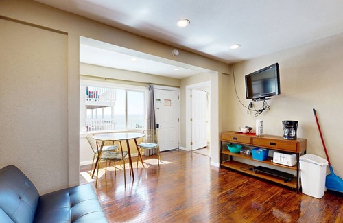 Lincoln City House | Dog-Friendly Condo with Ocean Views, Easy Beach Access, Patio, Free WiFi