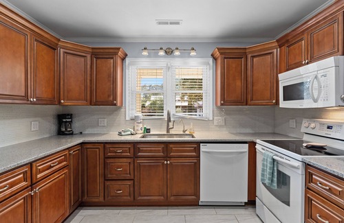 Long Beach House | Dog-friendly cottage with fenced yard - stroll to beach, pier, dining, shops