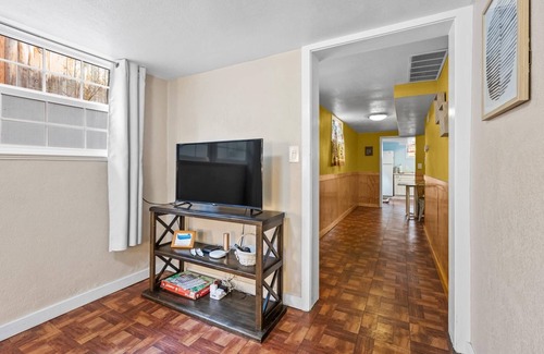 North End House | DOG FRIENDLY & EPIC Location! Walk 2 Blocks to Hyde Park or Cozy Up by the Fireplace!