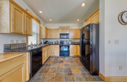 Redmond House | Dog-Friendly Family Home W/Free WiFi, Shared Pool/Hot Tub, Gas Grill