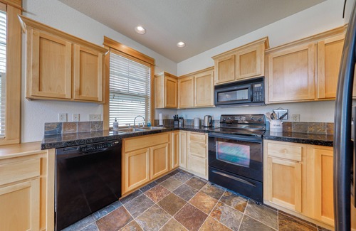 Redmond House | Dog-Friendly Family Home W/Free WiFi, Shared Pool/Hot Tub, Gas Grill