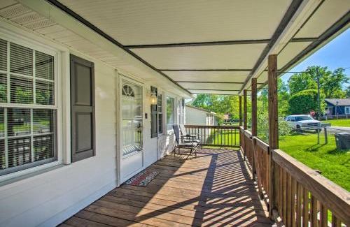Fayetteville House | Dog-Friendly Fayetteville Home with Hot Tub!